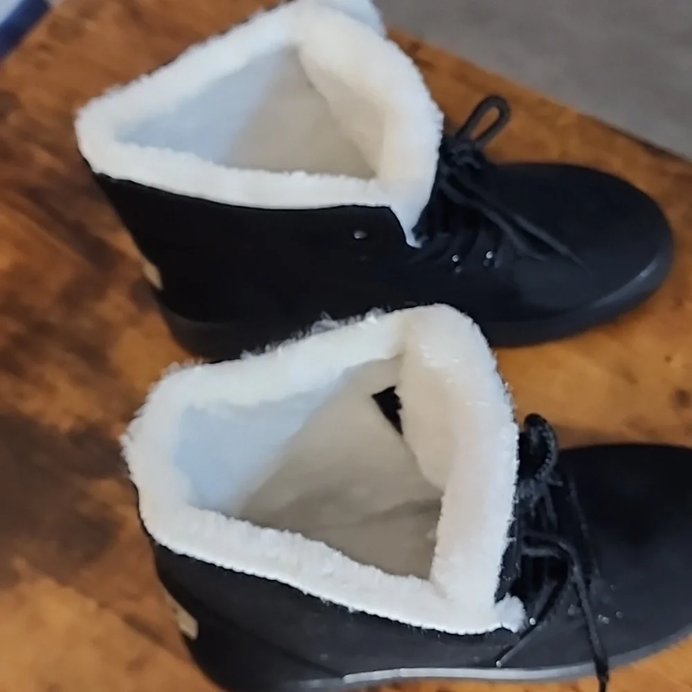 Boots Black Winter & Rain Boots with White Lining Unsex Men Size Is 5-5.5 FP